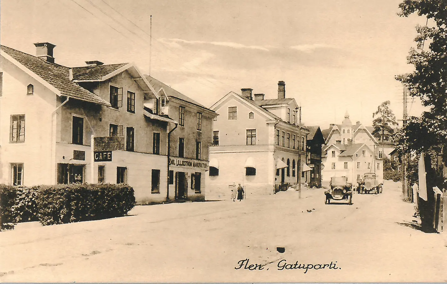 bild på gammal gata i en stad