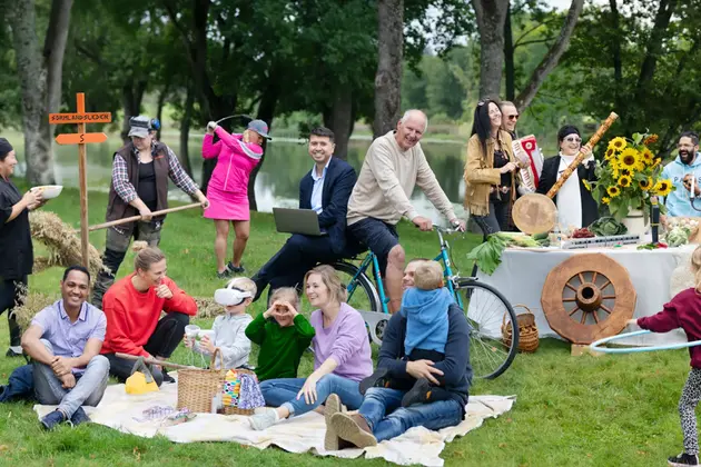 människor på picknick ute i naturen